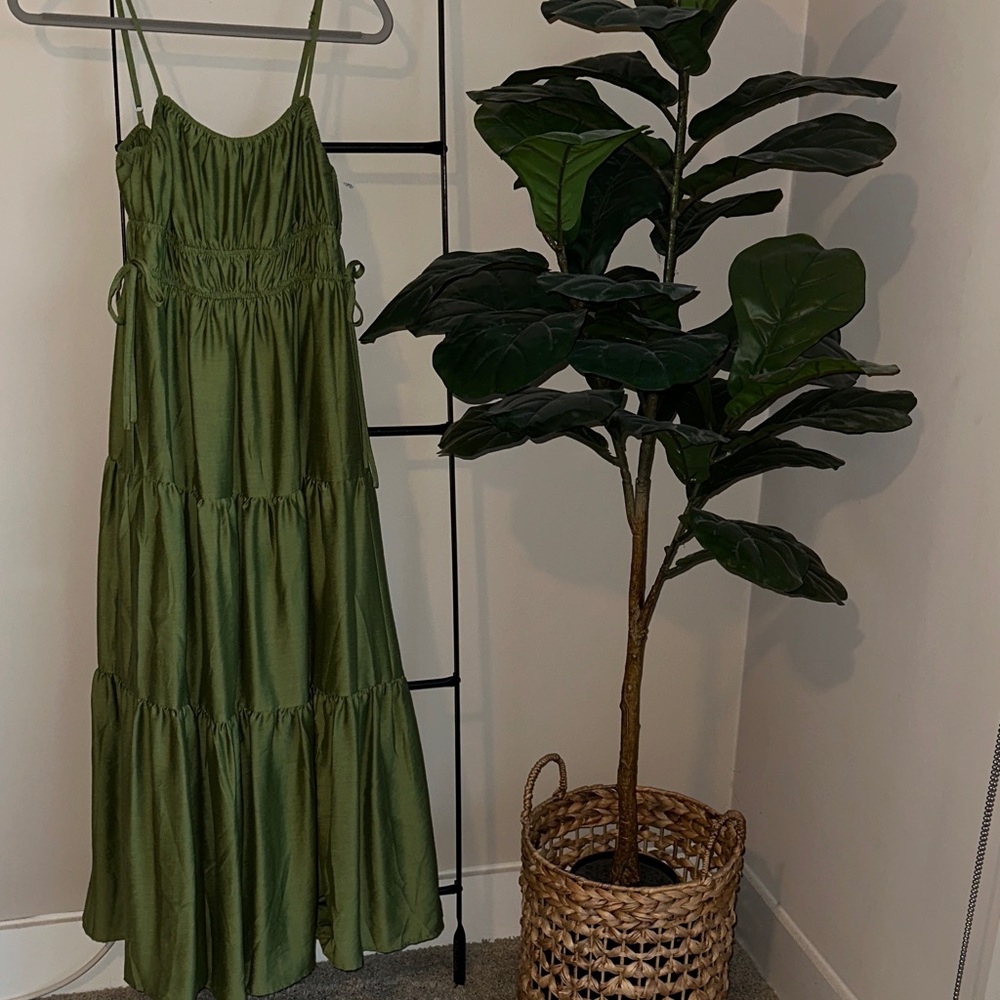 Elegant Green Sleeveless Dress